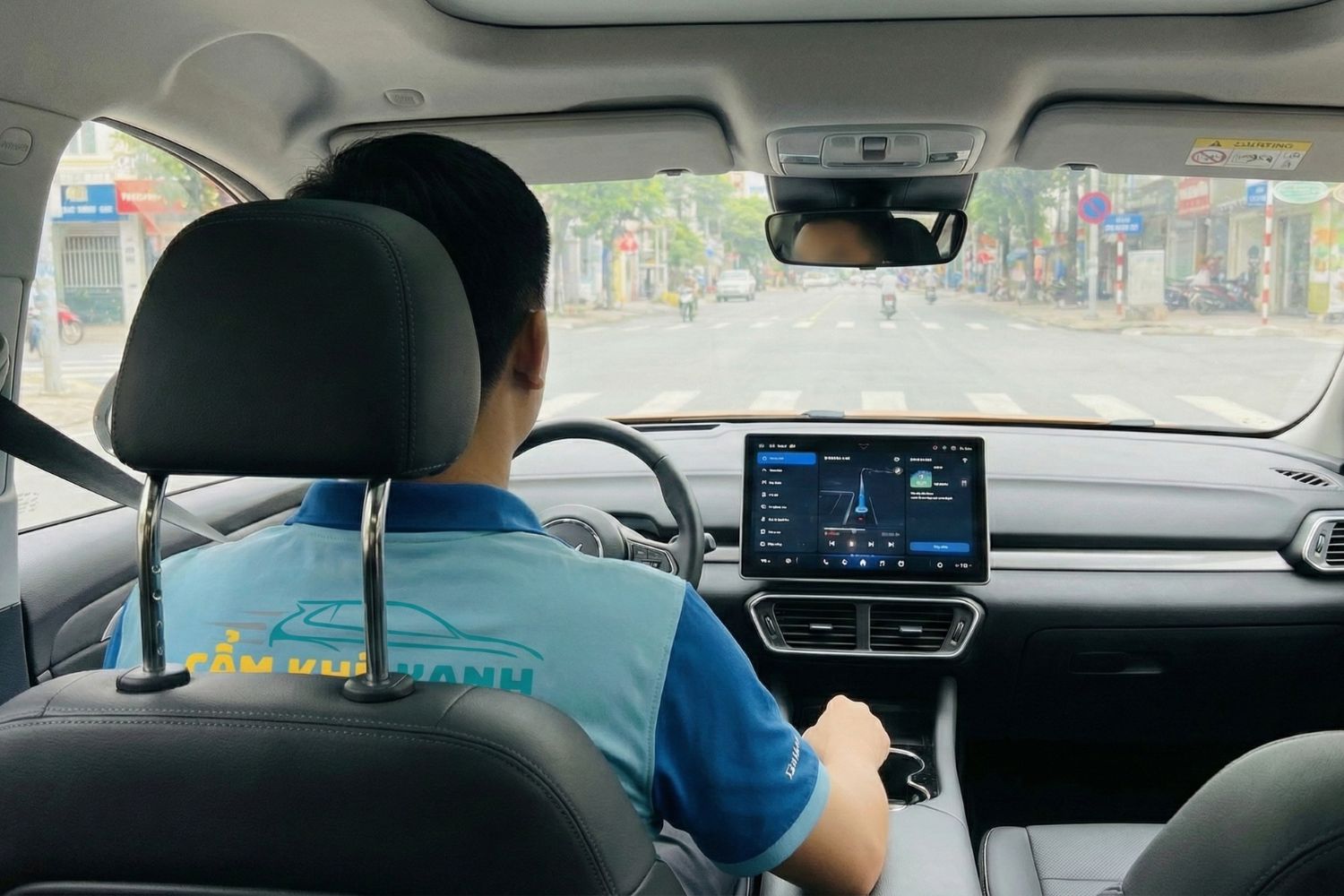 Nội thất xe VinFast rộng rãi tiện nghi đi Cẩm Khê Hà Nội