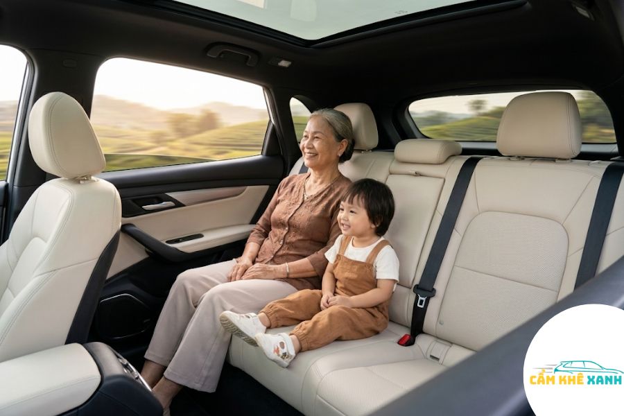 Hành khách thoải mái khi đi xe ghép điện VinFast tuyến Hạ Hòa Hà Nội không lo say xe